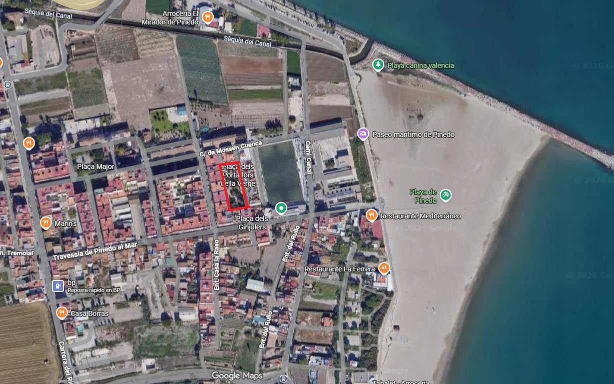 El Ayuntamiento invierte cien mil euros en remodelar la principal plaza de Pinedo El Ayuntamiento invierte cien mil euros en remodelar la principal plaza de Pinedo