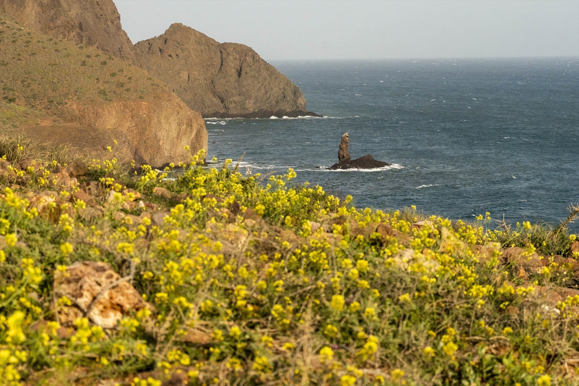 La historia de amor, un faro y la radio en el Cabo de Gata