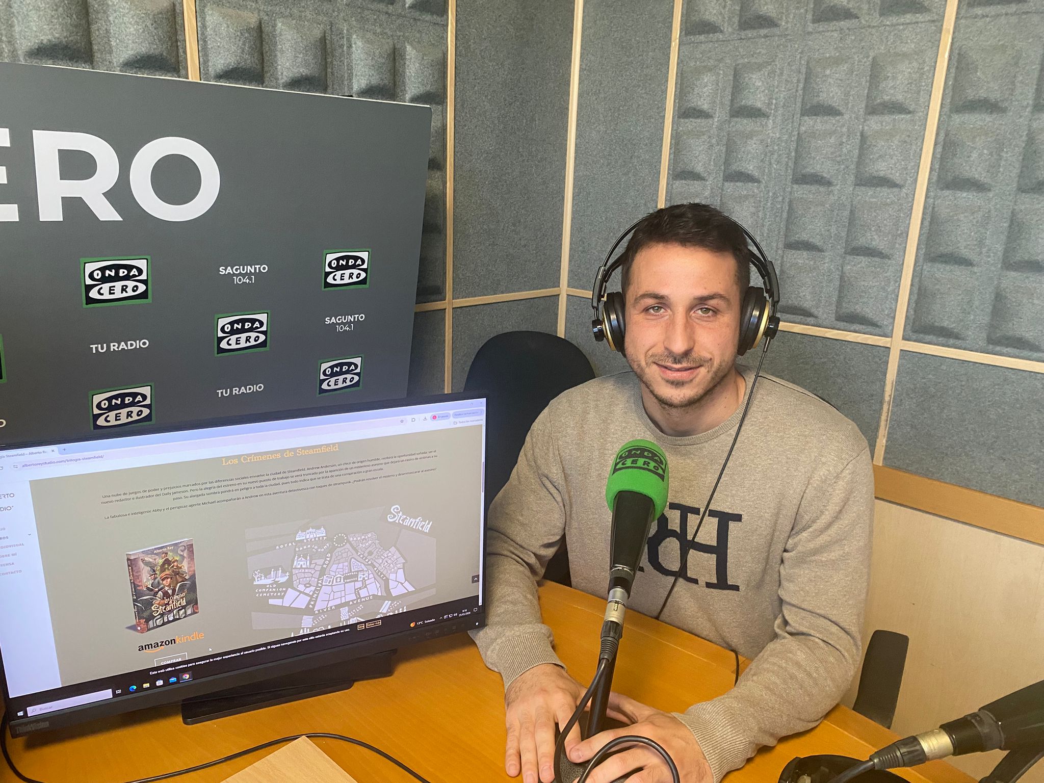 Alberto Rey cierra el ciclo 'Diàleg de llibres' con el repaso a su trayectoria literaria Alberto Rey cierra el ciclo 'Diàleg de llibres' con el repaso a su trayectoria literaria