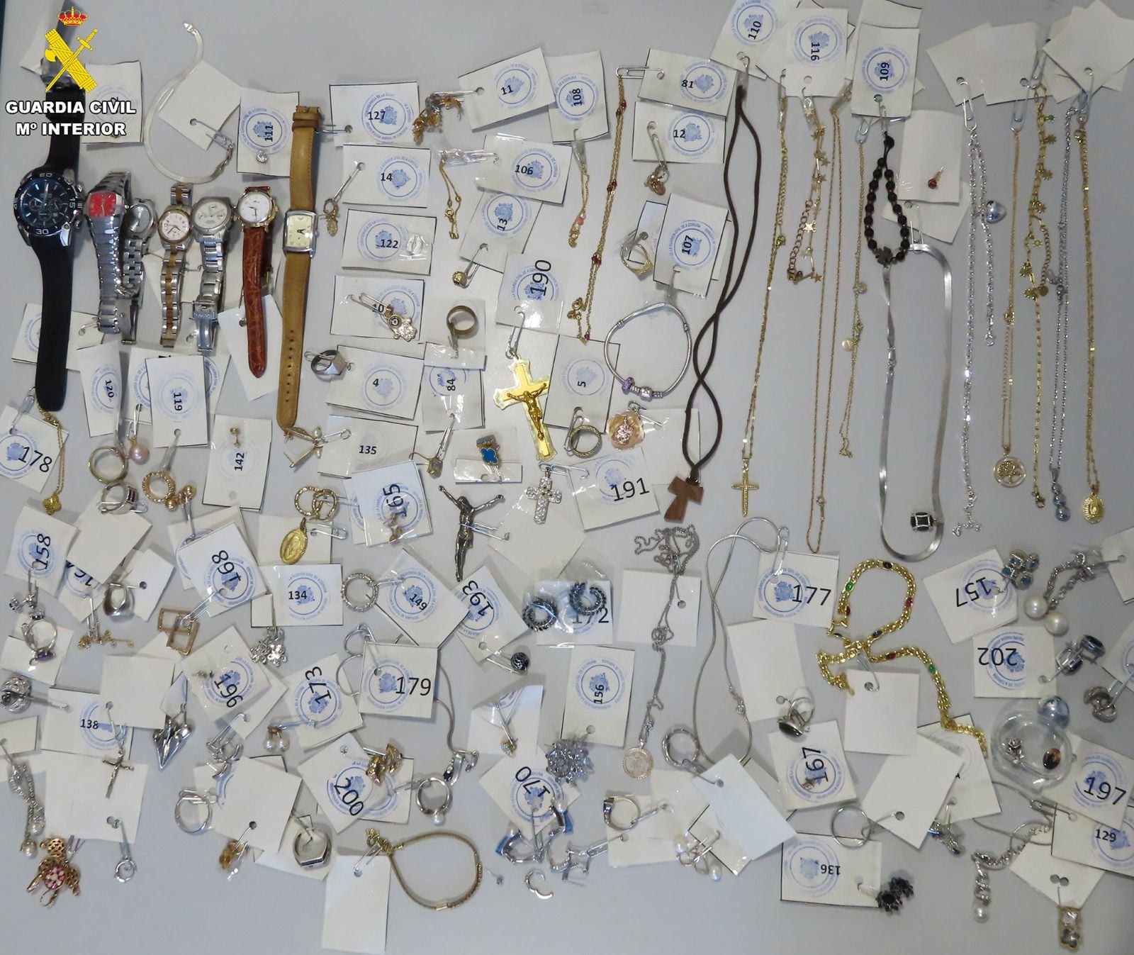 La Guardia Civil detiene a dos personas en Ames por varios delitos de robo con fuerza La Guardia Civil detiene a dos personas en Ames por varios delitos de robo con fuerza