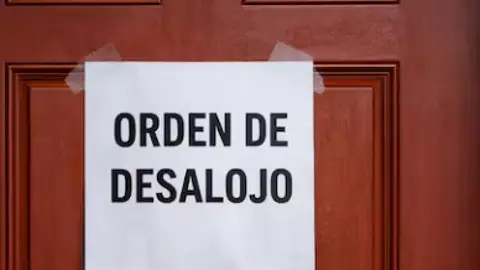 Cartel desalojo Cartel desalojo