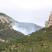 Columnes de fum a la zona de l'incendi de Paüls