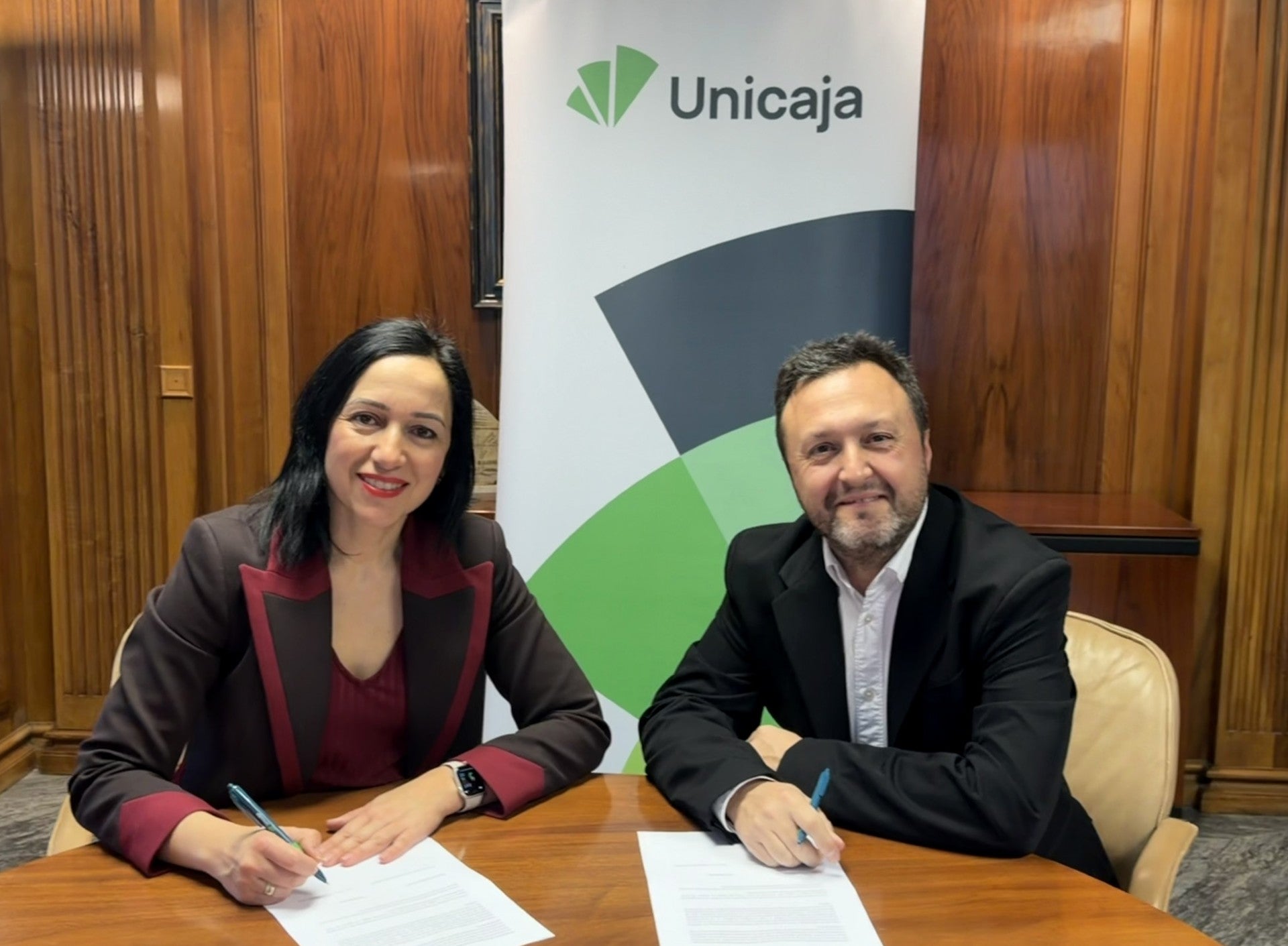 Unicaja firma un convenio con Volvemos.org para impulsar el retorno del talento a España Unicaja firma un convenio con Volvemos.org para impulsar el retorno del talento a España