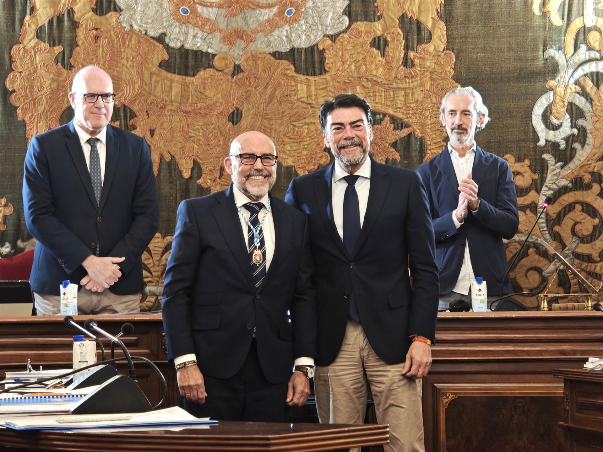 Luis Alfonso Morata toma posesión como concejal del ayuntamiento de Alicante por el PP tras la dimisión de la edil Rocío Gómez Luis Alfonso Morata toma posesión como concejal del ayuntamiento de Alicante por el PP tras la dimisión de la edil Rocío Gómez