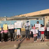 Familias del CEIP 'Playas de Orihuela' denuncian 177 días sin calefacción y la lentitud para prestar soluciones urgentes a problemas del centro Familias del CEIP 'Playas de Orihuela' denuncian 177 días sin calefacción y la lentitud para prestar soluciones urgentes a problemas del centro