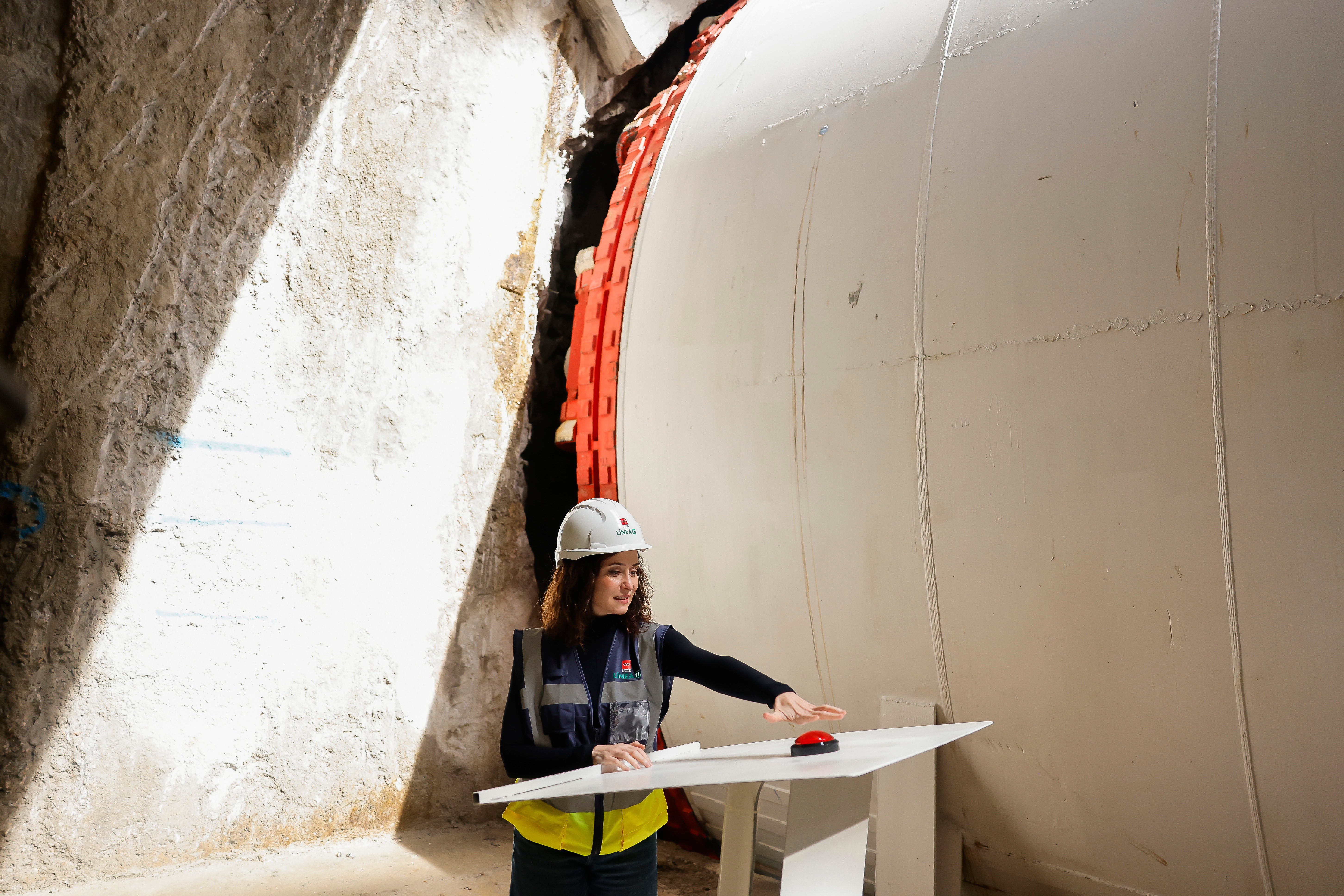 Ayuso pone en marcha Mayrit y anuncia la ampliación de la Línea 11 de Metro a Valdebebas Ayuso pone en marcha Mayrit y anuncia la ampliación de la Línea 11 de Metro a Valdebebas