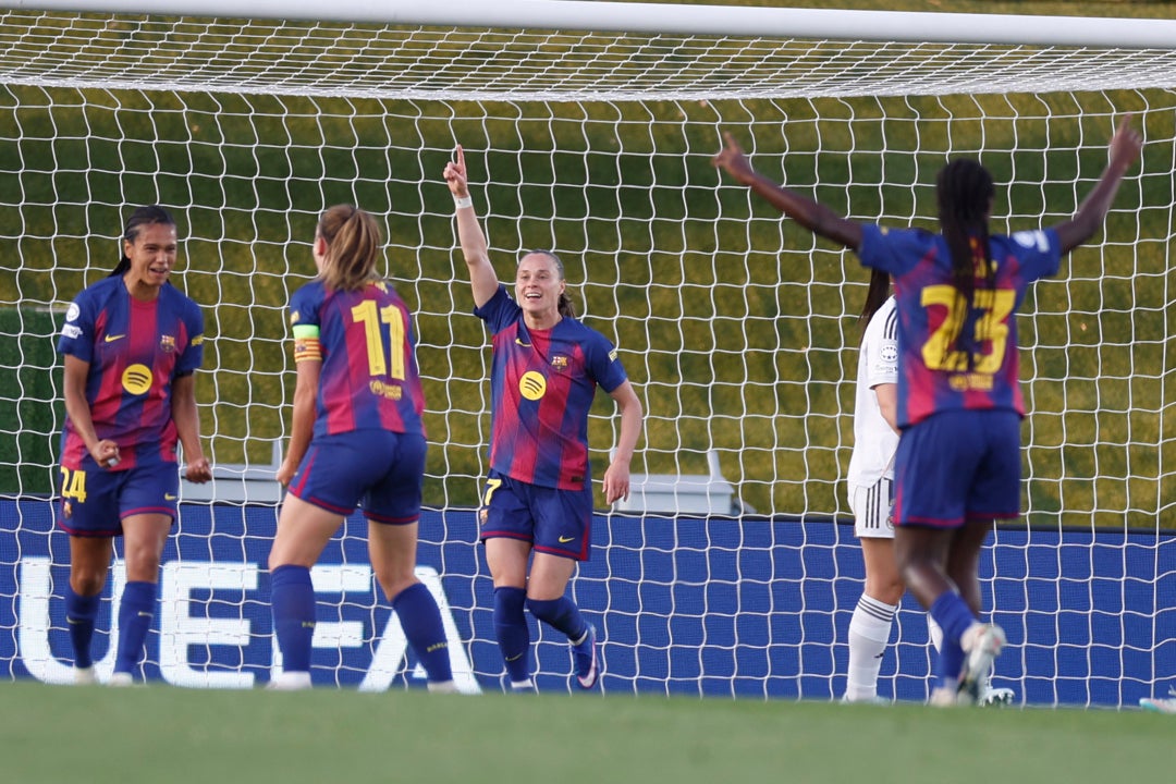 El Barcelona arrasa al Madrid y acaricia las semifinales de la Champions femenina El Barcelona arrasa al Madrid y acaricia las semifinales de la Champions femenina