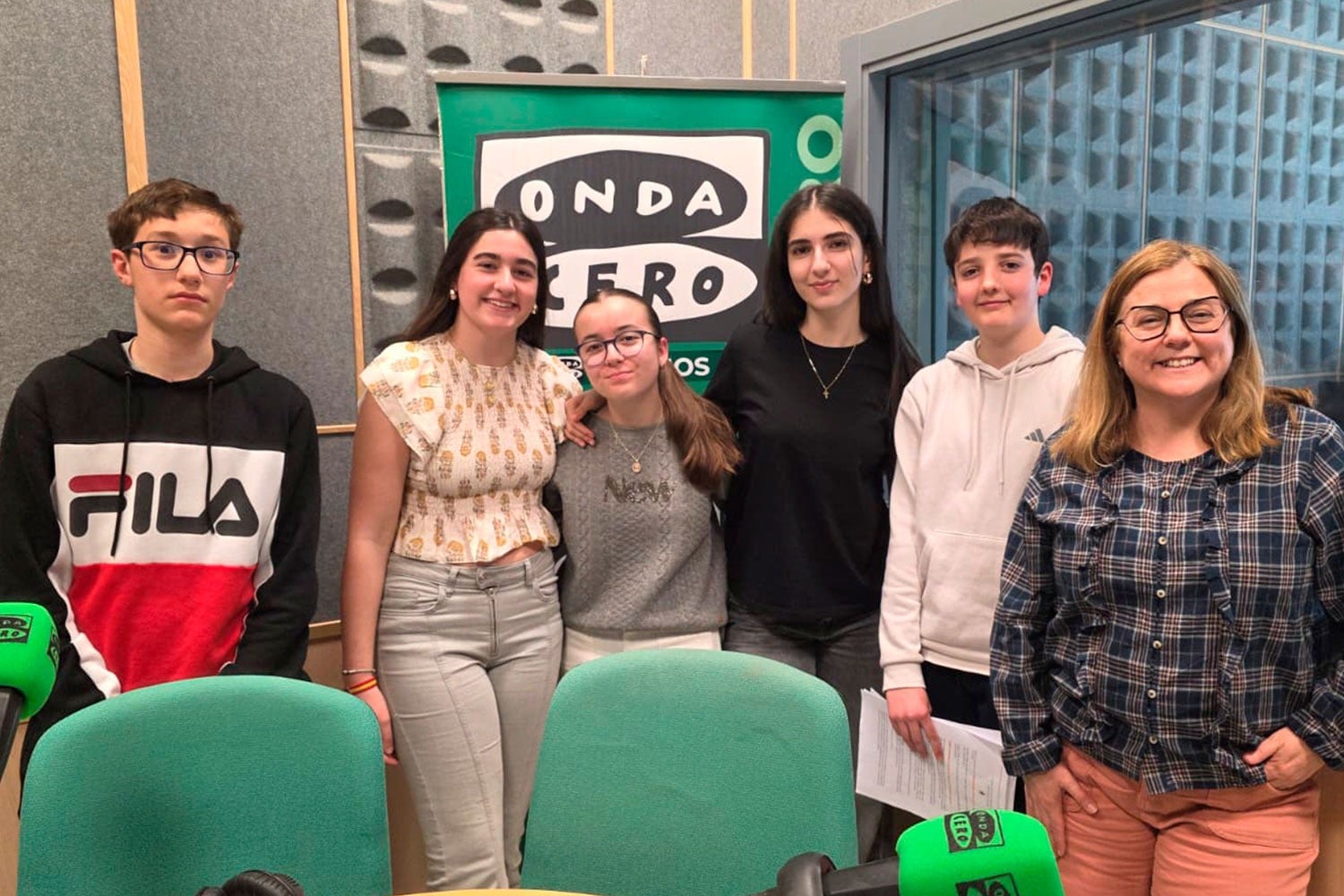 Los alumnos del Alfonso VIII en las ondas con Radio Perfil. Los alumnos del Alfonso VIII en las ondas con Radio Perfil.