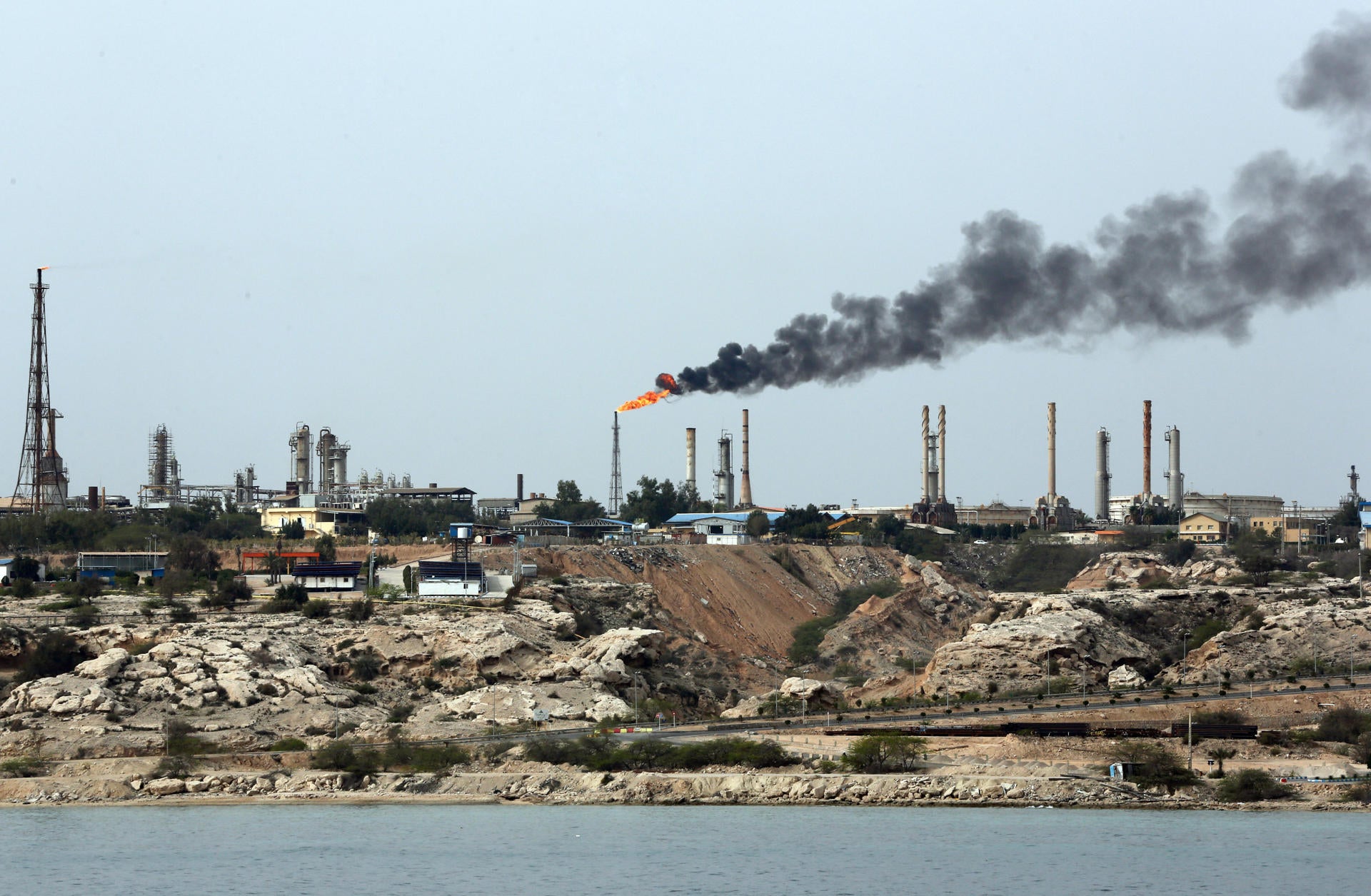 La isla de Jark, corazón del petróleo mundial, bajo amenaza: riesgo de "shock" en los precios si EEUU la ataca La isla de Jark, corazón del petróleo mundial, bajo amenaza: riesgo de "shock" en los precios si EEUU la ataca