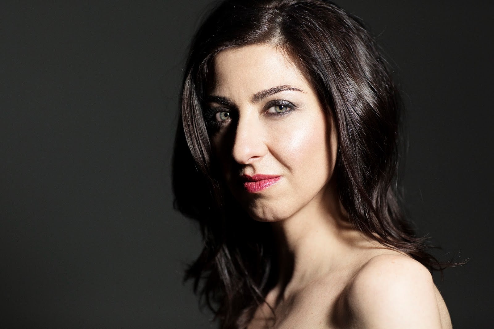 Belén Riquelme, la nueva “chica Almodóvar”: entre cine, cabaret y libertad creativa Belén Riquelme, la nueva “chica Almodóvar”: entre cine, cabaret y libertad creativa