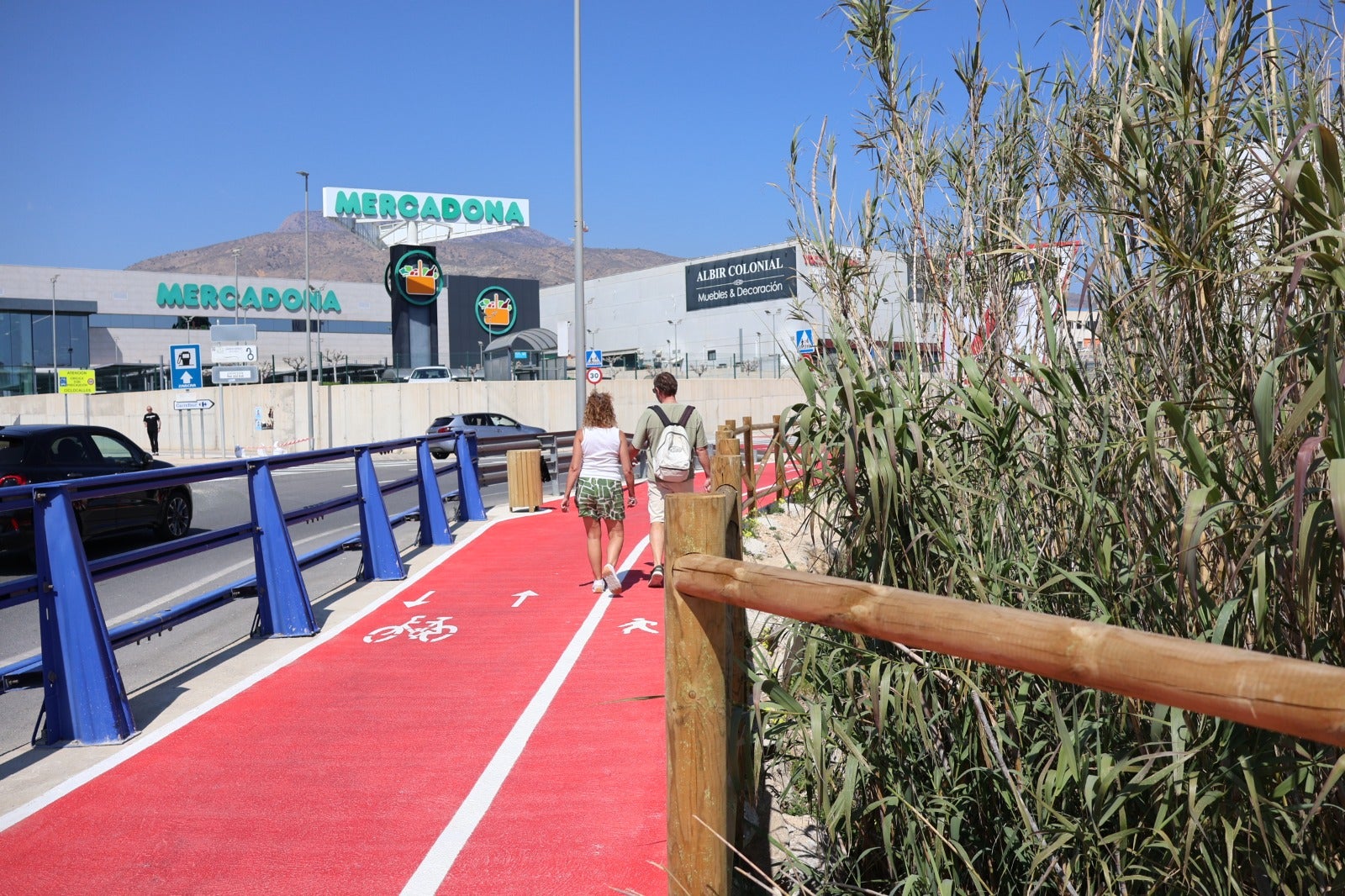 La Vía Ciclista y Peatonal que conecta la Cala de Finestrat y el Bulevar lista para esta Semana Santa La Vía Ciclista y Peatonal que conecta la Cala de Finestrat y el Bulevar lista para esta Semana Santa