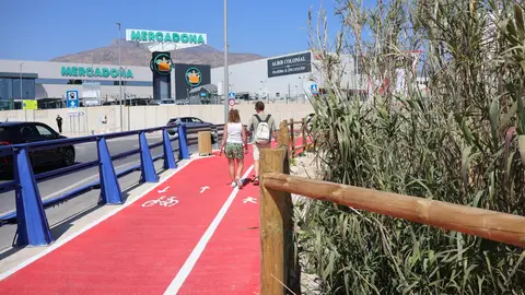La Vía Ciclista y Peatonal que conecta la Cala de Finestrat y el Bulevar lista para esta Semana Santa La Vía Ciclista y Peatonal que conecta la Cala de Finestrat y el Bulevar lista para esta Semana Santa