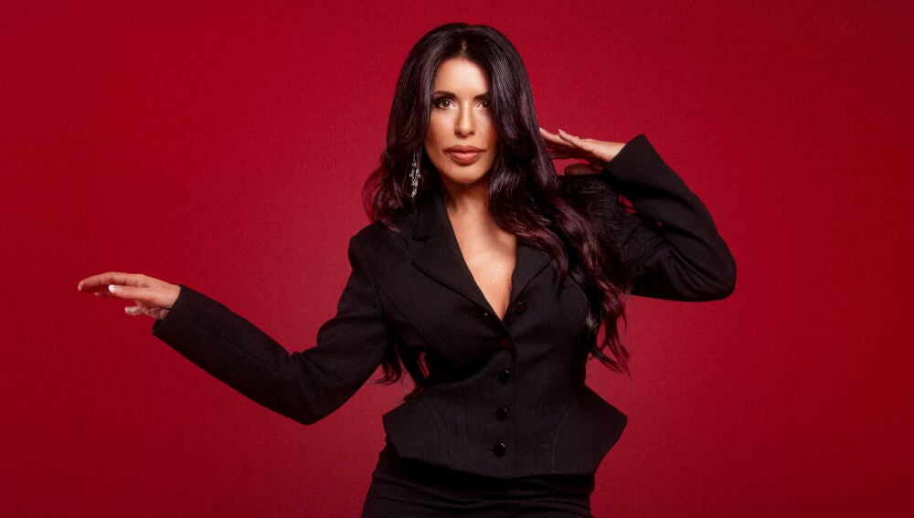 Selena Leo a la portada del nou treball discogràfic després del trencament amb Sonia Madoc