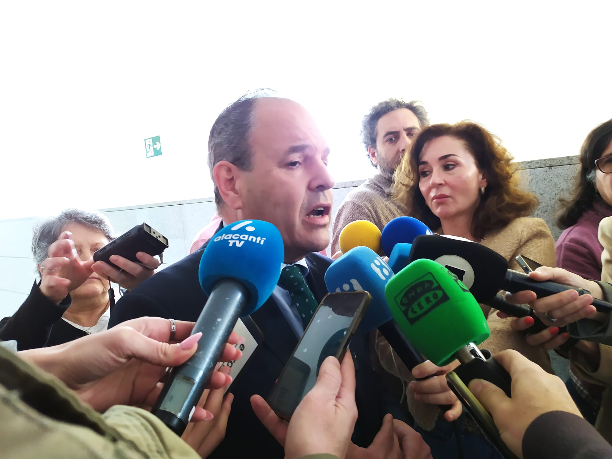 La Diputación aplaza hasta el 13 de mayo la comparecencia de Carlos Baño en la Comisión de los Bonos Comercio La Diputación aplaza hasta el 13 de mayo la comparecencia de Carlos Baño en la Comisión de los Bonos Comercio