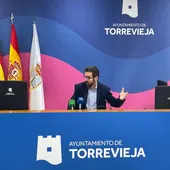 Federico Alarcón en una comparecencia para dar cuenta de los asuntos aprobados en JGL Federico Alarcón en una comparecencia para dar cuenta de los asuntos aprobados en JGL