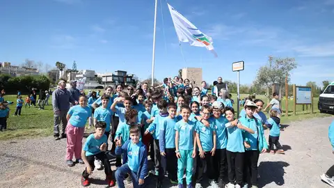 Burriana iza la bandera de Sendero Azul que reconoce al Clot de la Mare de Déu como referente natural. Burriana iza la bandera de Sendero Azul que reconoce al Clot de la Mare de Déu como referente natural.