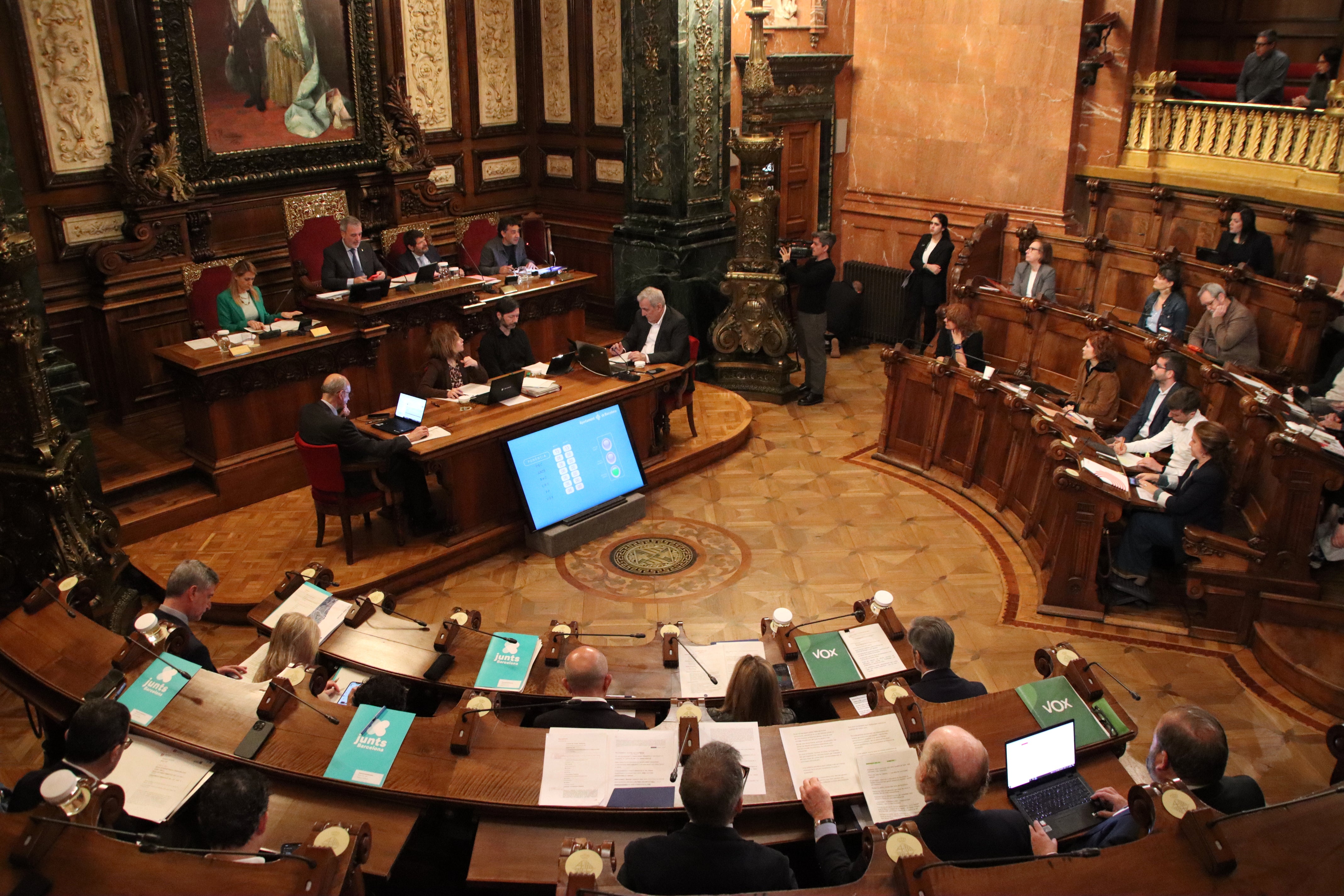 Barcelona fa un pas més per limitar el lloguer de temporada i recuperar habitatge permanent Barcelona fa un pas més per limitar el lloguer de temporada i recuperar habitatge permanent