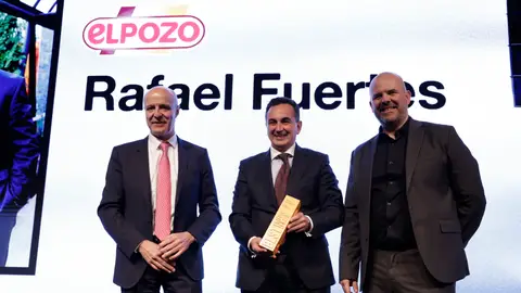 Rafael Fuertes, director general de ELPOZO Alimentación, recogiendo el galardón Rafael Fuertes, director general de ELPOZO Alimentación, recogiendo el galardón