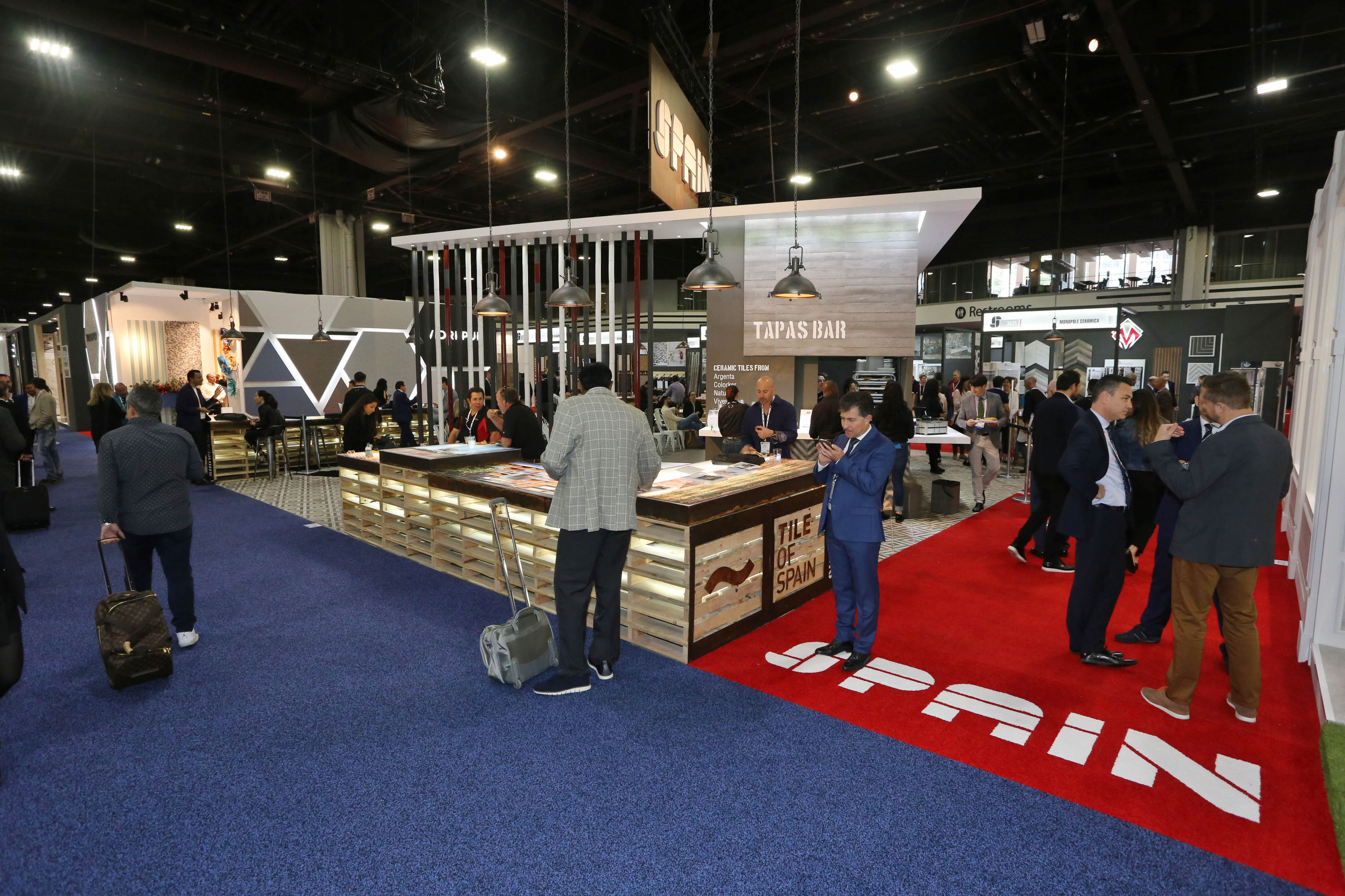 La cerámica castellonense refuerzan su presencia en Coverings en EE. UU. La cerámica castellonense refuerzan su presencia en Coverings en EE. UU.