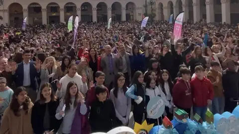 Los escolares de Huesca "se unen al sueño" de la VIII Minimarcha Aspace Los escolares de Huesca "se unen al sueño" de la VIII Minimarcha Aspace