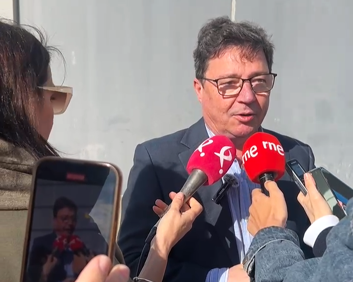 Guillermo Santamaría anuncia que el proyecto adaptado para la Factoría de Navalmoral ya está siendo analizado para la DIA Guillermo Santamaría anuncia que el proyecto adaptado para la Factoría de Navalmoral ya está siendo analizado para la DIA
