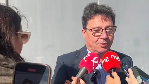 Guillermo Santamaría anuncia que el proyecto adaptado para la Factoría de Navalmoral ya está siendo analizado para la DIA Guillermo Santamaría anuncia que el proyecto adaptado para la Factoría de Navalmoral ya está siendo analizado para la DIA