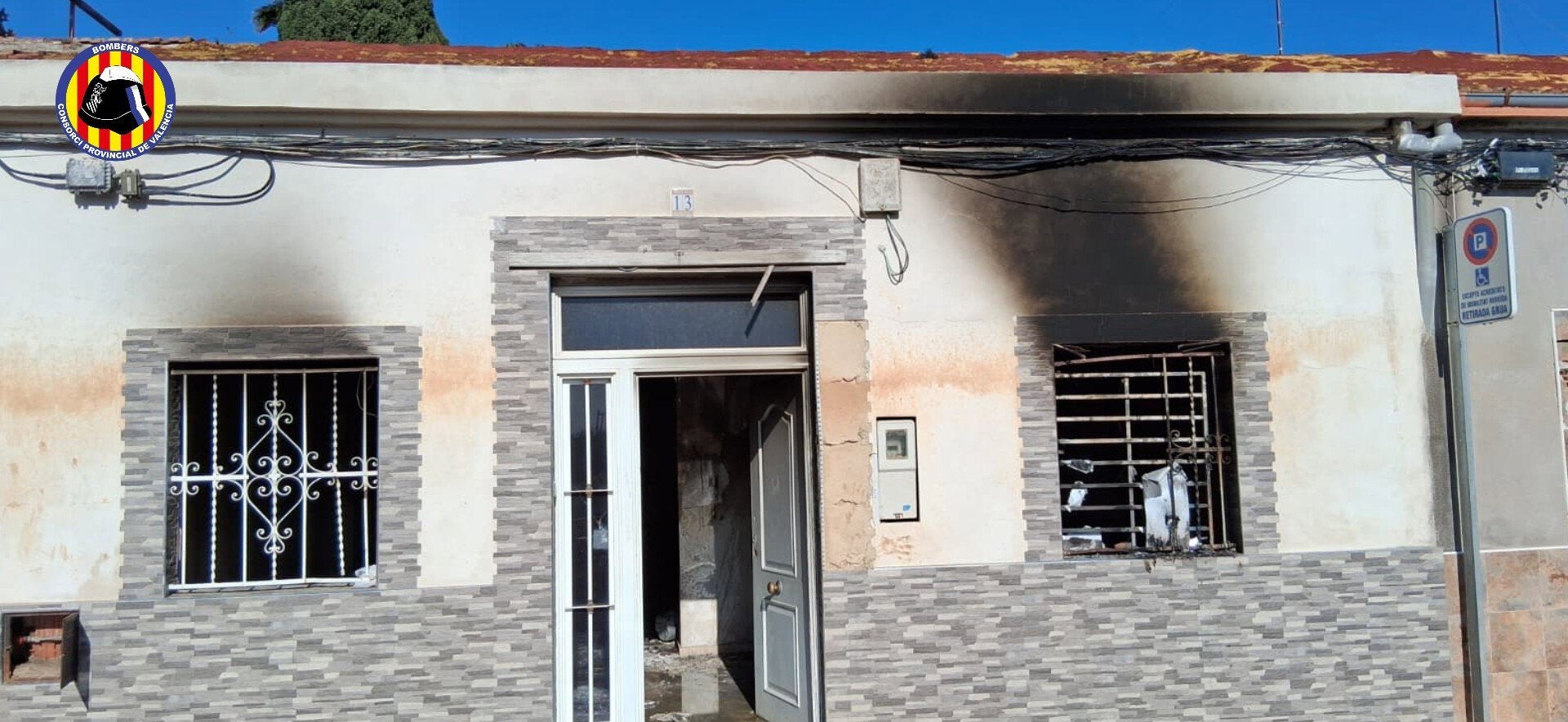 Un bebé rescatado en un incendio en Algemesí Un bebé rescatado en un incendio en Algemesí