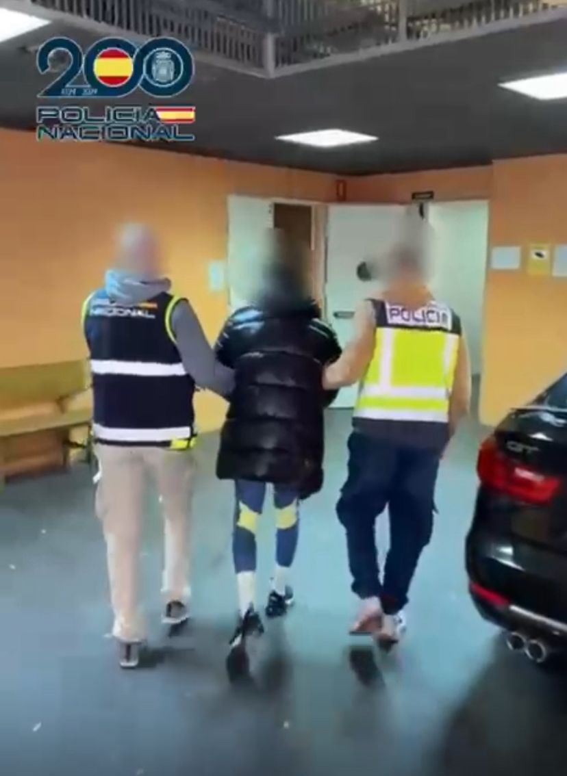 Detenidos en Alicante un padre, una madre y un hijo por disparar contra el hermano de la arrestada Detenidos en Alicante un padre, una madre y un hijo por disparar contra el hermano de la arrestada