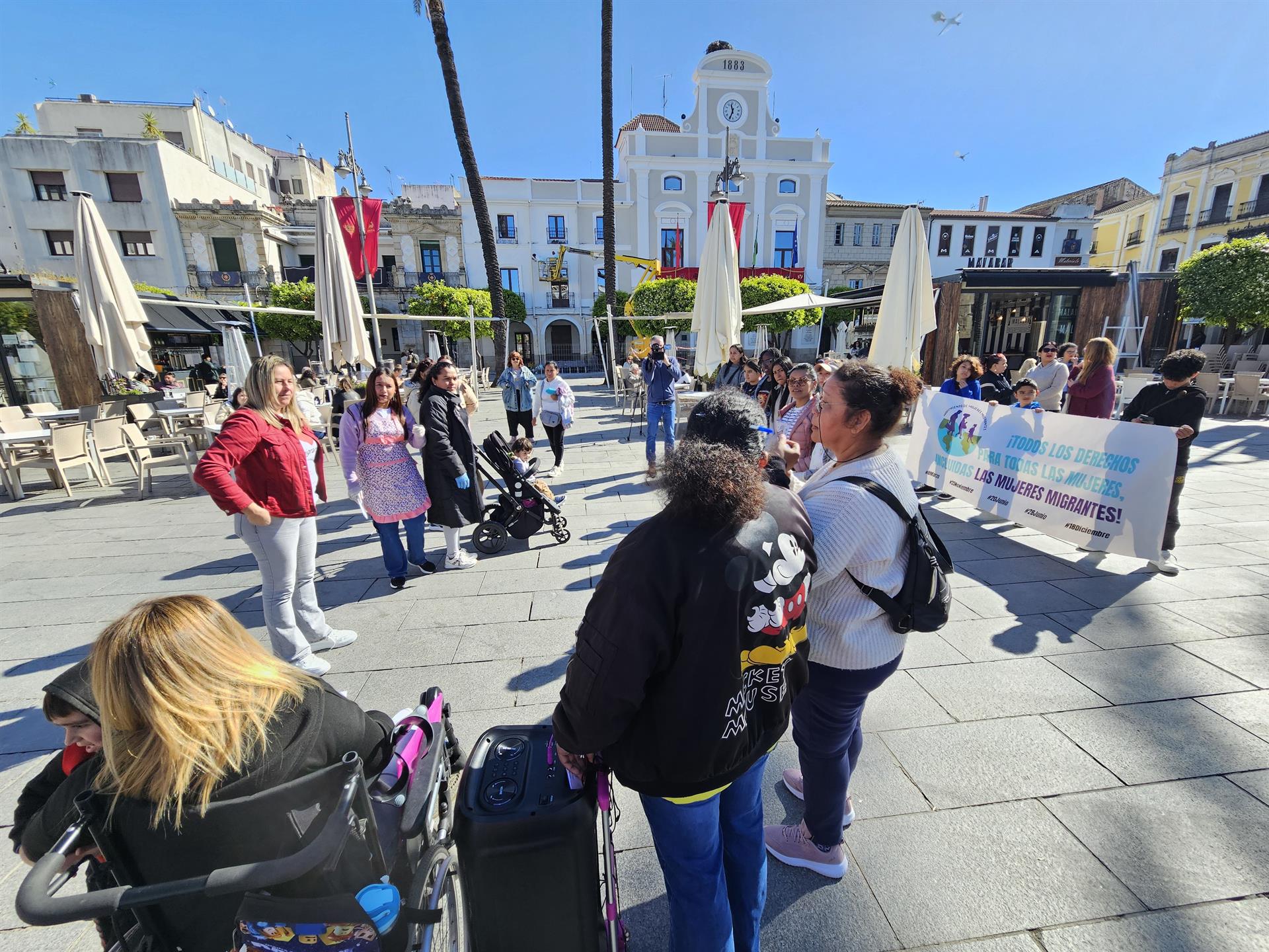 El Movimiento de Mujeres Migrantes reclama en Mérida mejoras laborales para las empleadas del hogar y los cuidados El Movimiento de Mujeres Migrantes reclama en Mérida mejoras laborales para las empleadas del hogar y los cuidados