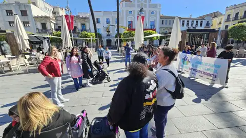 El Movimiento de Mujeres Migrantes reclama en Mérida mejoras laborales para las empleadas del hogar y los cuidados El Movimiento de Mujeres Migrantes reclama en Mérida mejoras laborales para las empleadas del hogar y los cuidados