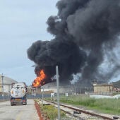 Un incendio en Israel después de haber sido falcanzado por escombros de un misil iraní interceptado