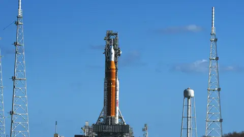 Imagen de Artemis II en el Kennedy Space Center, días antes de su despegue. Cuándo se lanza Artemis II: a qué hora española despegará el cohete