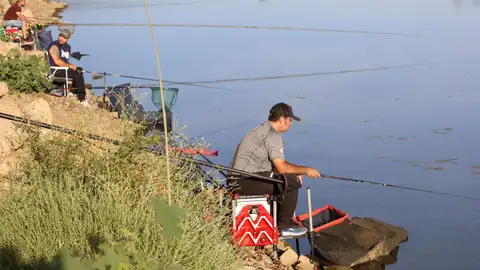 La Junta de Extremadura implanta la licencia inmediata de pesca mediante declaración responsable La Junta de Extremadura implanta la licencia inmediata de pesca mediante declaración responsable