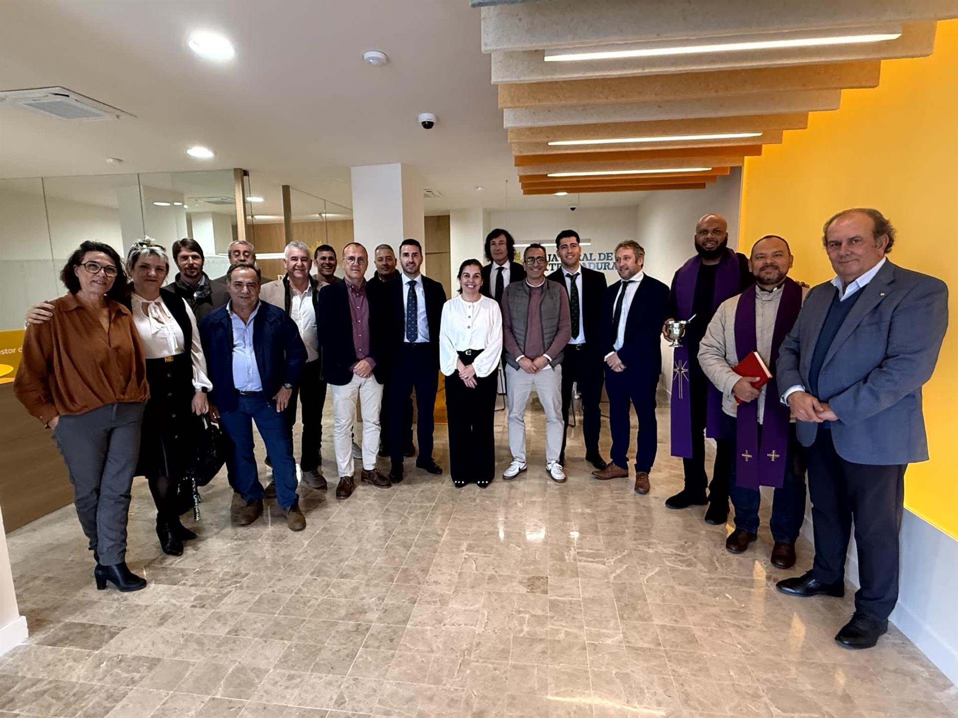 Caja Rural de Extremadura moderniza su oficina en Navalmoral de la Mata Caja Rural de Extremadura moderniza su oficina en Navalmoral de la Mata