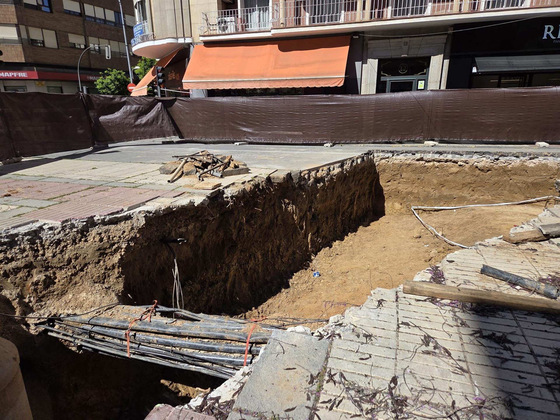 Las obras de avenida de Huelva de Badajoz permiten hallar 6 enterramientos con posible origen en un cementerio musulmán Las obras de avenida de Huelva de Badajoz permiten hallar 6 enterramientos con posible origen en un cementerio musulmán