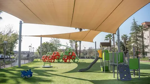 Los parques de Bellavista, La Calzada y La Heredad disponen ya de nuevas áreas de juegos infantiles Los parques de Bellavista, La Calzada y La Heredad disponen ya de nuevas áreas de juegos infantiles