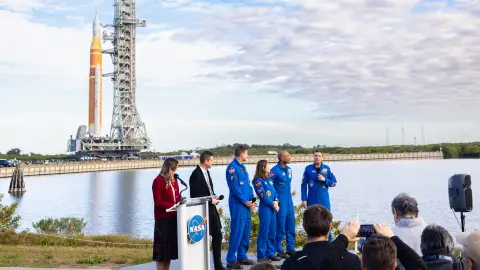 Los cuatro tripulantes del Artemis II en la presentación de la misión. Cómo ver en directo el lanzamiento de Artemis II: la misión de la NASA que vuelve a la Luna