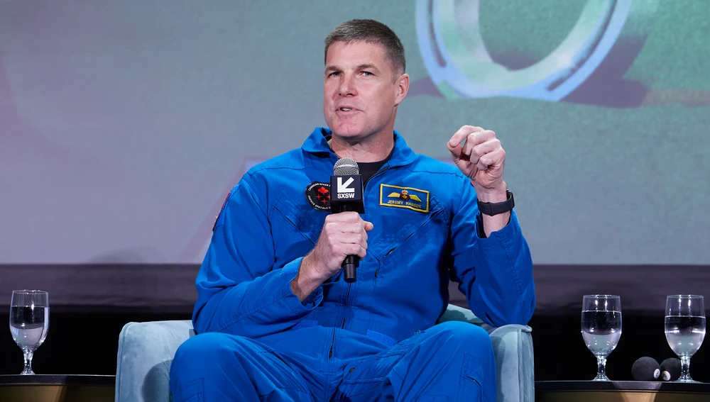 Jeremy Hansen, especialista de la misión Artemis II, durante una conferencia. Jeremy Hansen, especialista de la misión Artemis II, durante una conferencia.