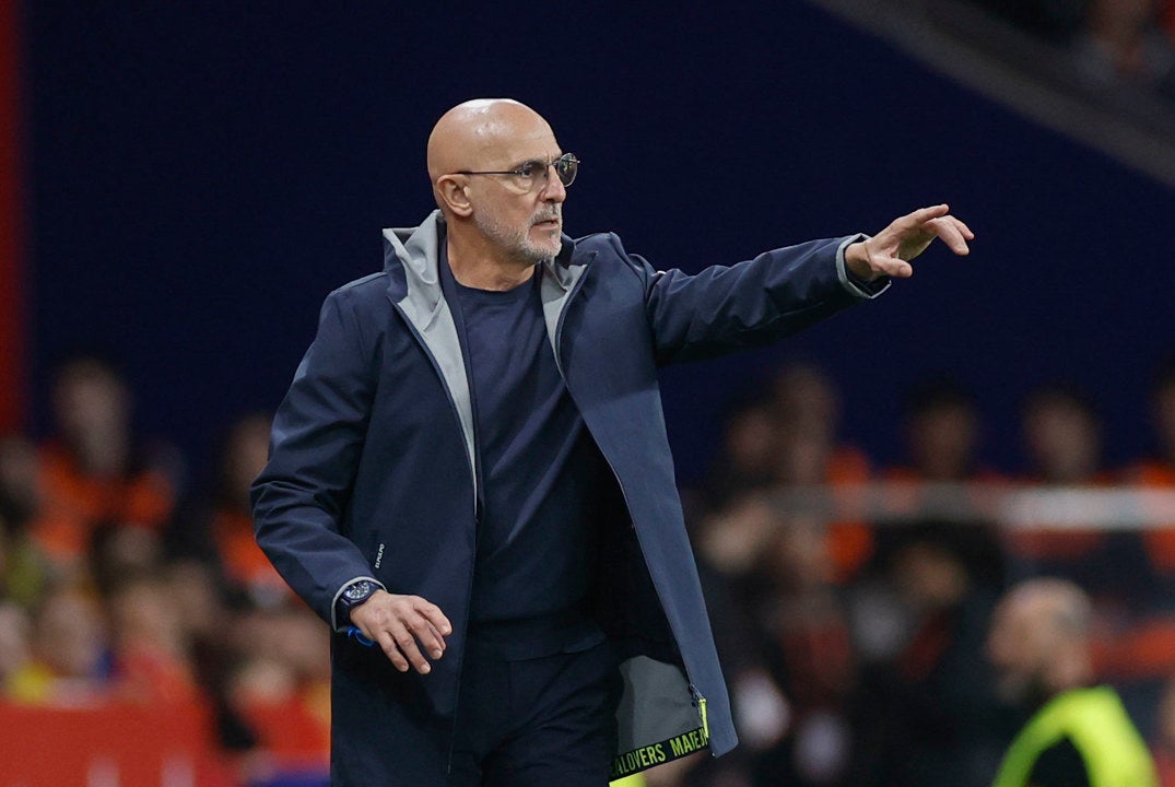 De la Fuente muestra su repulsa ante los cánticos racistas De la Fuente muestra su repulsa ante los cánticos racistas