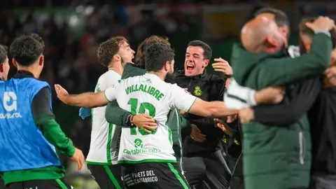 Dos goles de Villalibre en el descuento dan al Racing el liderato Dos goles de Villalibre en el descuento dan al Racing el liderato