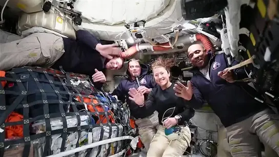 Los astronautas de la nave Orion tras abandonar la atmósfera terrestre Los astronautas de la nave Orion tras abandonar la atmósfera terrestre