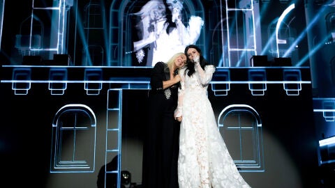 M&oacute;nica Naranjo y Laura Pausini en el Palau Sant Jordi de Barcelona
