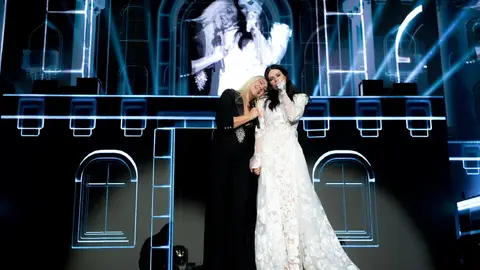 Mónica Naranjo y Laura Pausini en el Palau Sant Jordi de Barcelona Mónica Naranjo y Laura Pausini en el Palau Sant Jordi de Barcelona