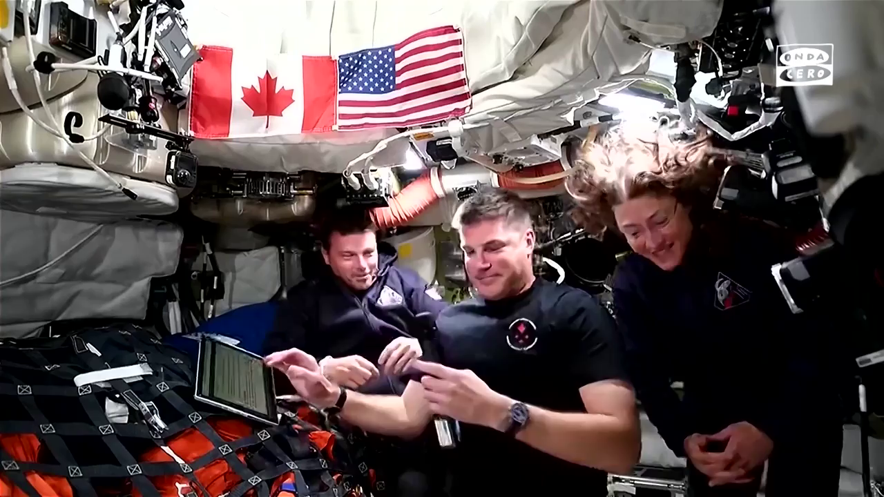 Tripulantes de Artemis II en el interior de la nave Orion Tripulantes de Artemis II en el interior de la nave Orion