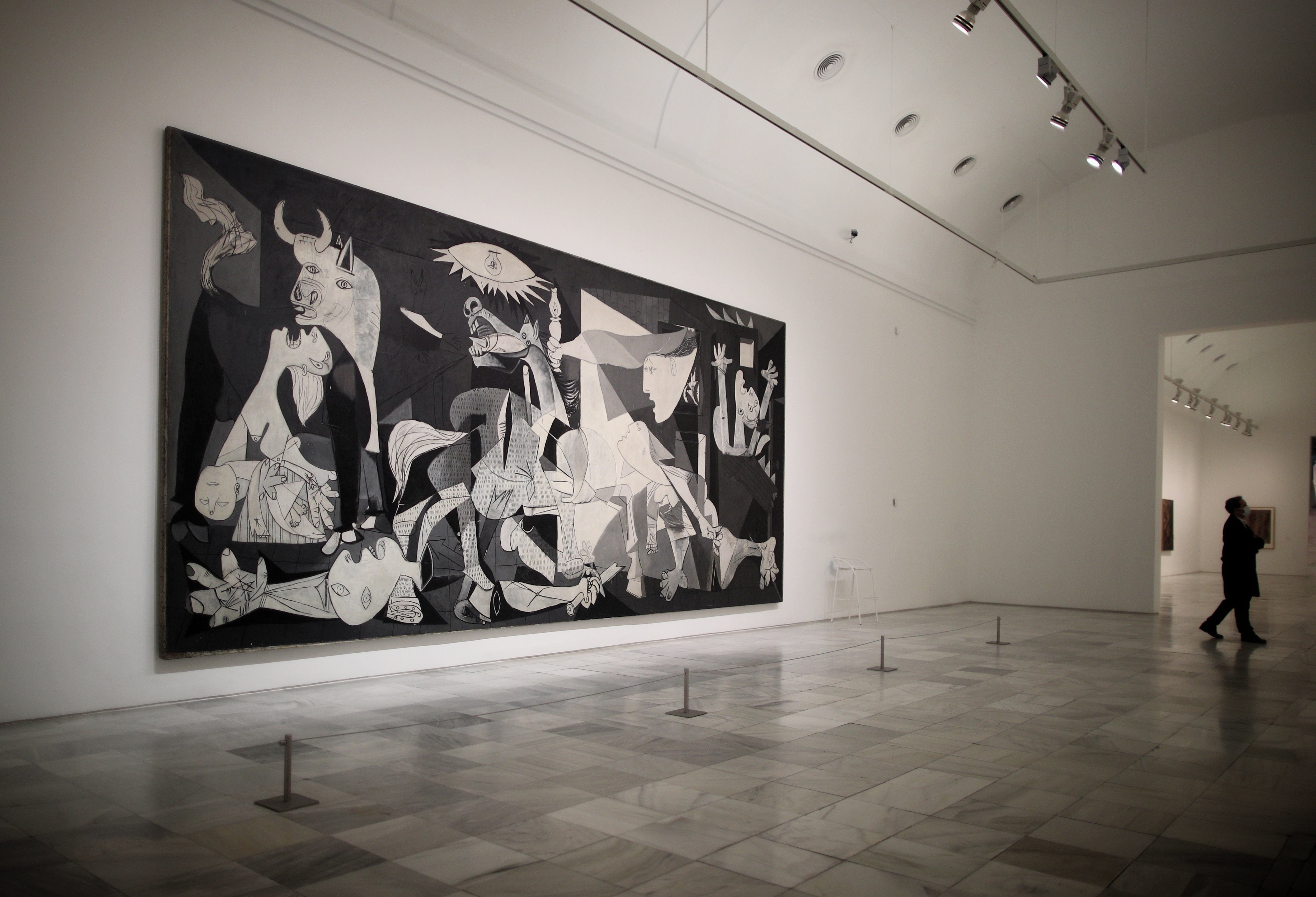 Entrevista a Genoveva Tusell, historiadora del arte, sobre el posible traslado del Guernica