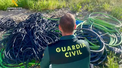 Detenidos tres hombres por el robo en Alcántara de cableado de cobre valorado en 3.000 euros Detenidos tres hombres por el robo en Alcántara de cableado de cobre valorado en 3.000 euros