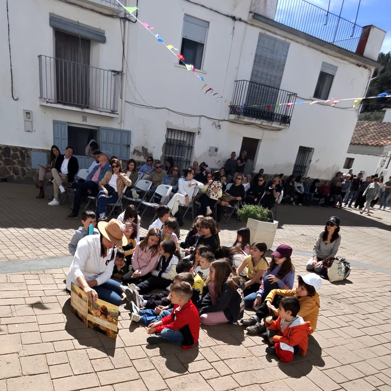 Un programa intergeneracional busca frenar la despoblación de los pueblos del interior de Castellón Un programa intergeneracional busca frenar la despoblación de los pueblos del interior de Castellón