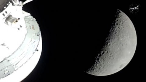 Una vista de la Luna mientras la nave espacial Orión de la misión Artemis II se acerca para alcanzar su distancia más lejana de la Tierra./ NASA/via REUTERS Una vista de la Luna mientras la nave espacial Orión de la misión Artemis II se acerca para alcanzar su distancia más lejana de la Tierra./ NASA/via REUTERS