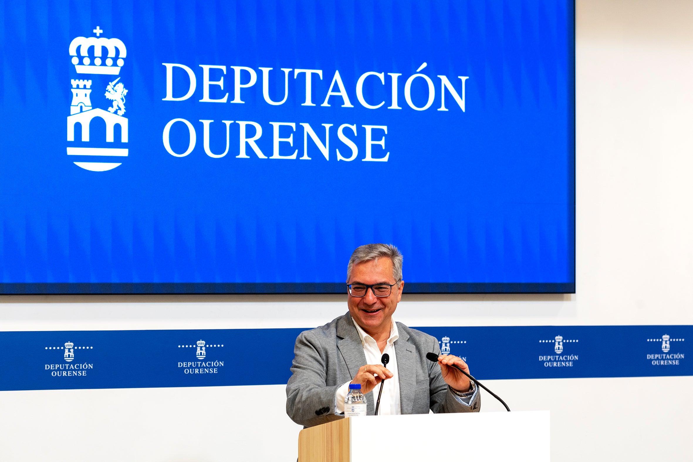 A Deputación mobiliza máis de 236.000 euros en axudas a 10 municipios da provincia A Deputación mobiliza máis de 236.000 euros en axudas a 10 municipios da provincia