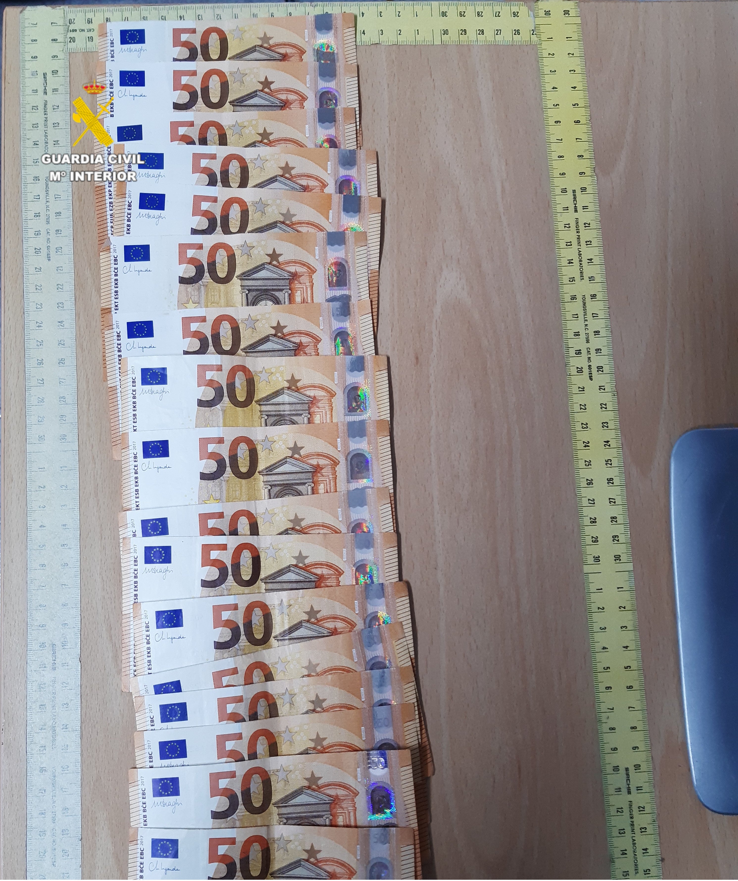 Dos detenidos por usar una tarjeta robada a su compañero de piso para sacar 1.000 euros en Vinaròs Dos detenidos por usar una tarjeta robada a su compañero de piso para sacar 1.000 euros en Vinaròs